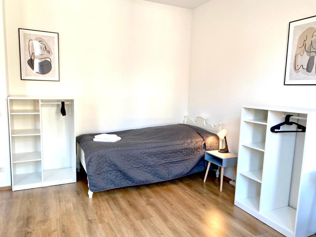 2 Rooms, Free Parking, 25 Min To Duesseldorf, 150 Mbps Wlan Duisburg Exterior foto