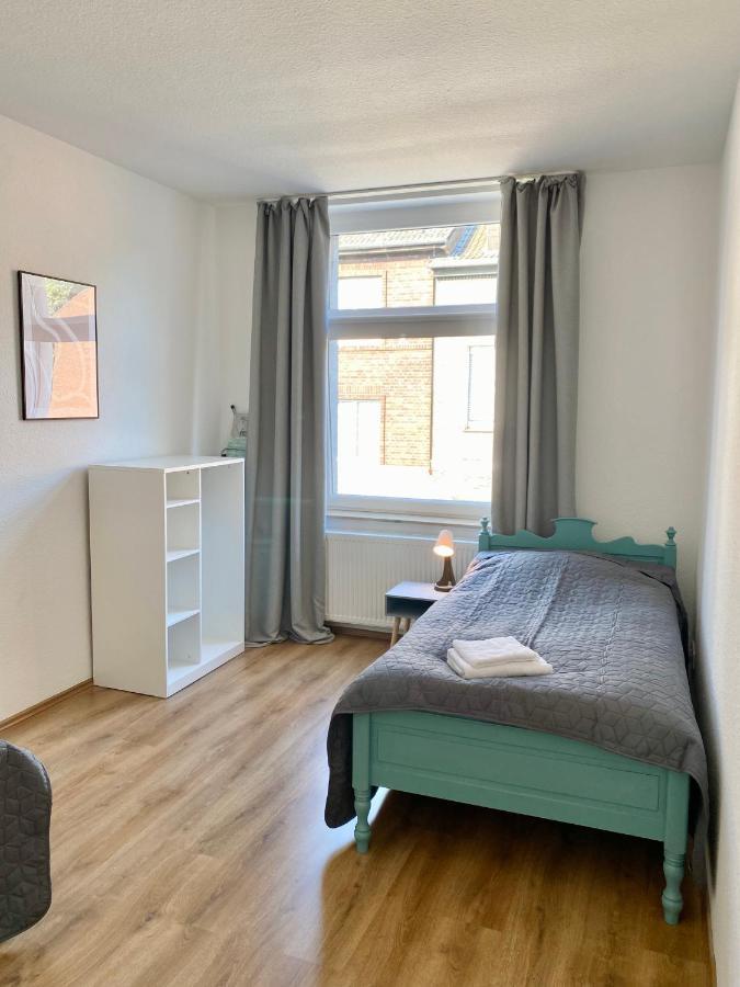 2 Rooms, Free Parking, 25 Min To Duesseldorf, 150 Mbps Wlan Duisburg Exterior foto