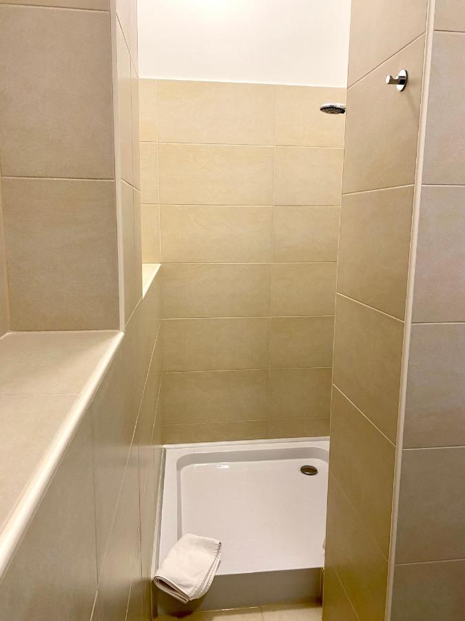 2 Rooms, Free Parking, 25 Min To Duesseldorf, 150 Mbps Wlan Duisburg Exterior foto