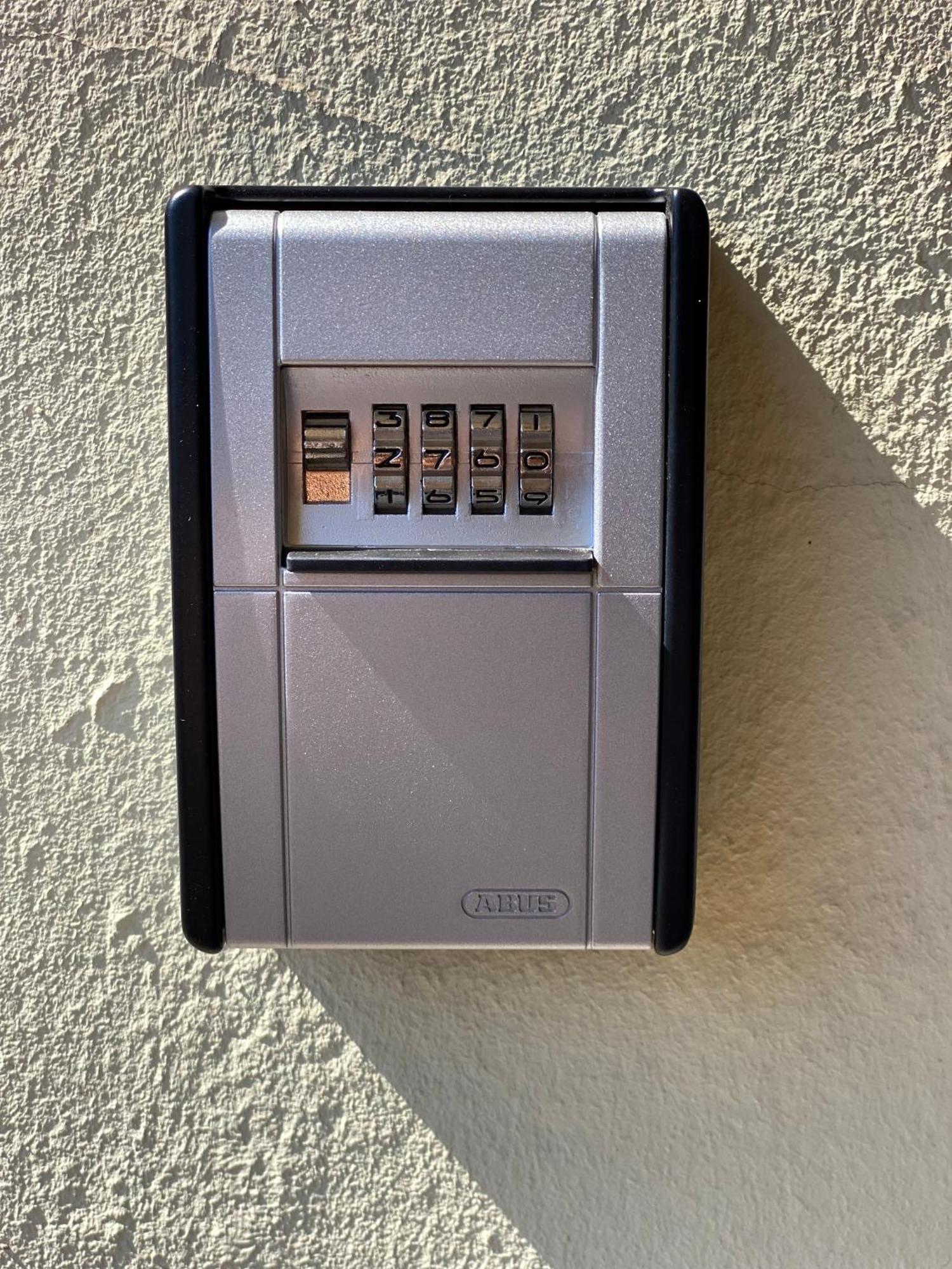 2 Rooms, Free Parking, 25 Min To Duesseldorf, 150 Mbps Wlan Duisburg Exterior foto